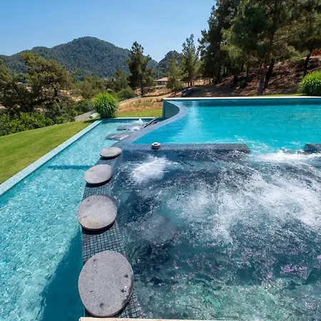 Dazzling Home With Shared Pool Surrounded By Nature In Marmaris מוגלה