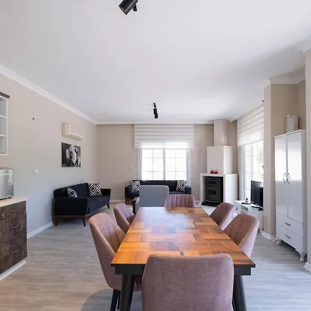 בית נופש Dazzling Home With Shared Pool Surrounded By Nature In Marmaris