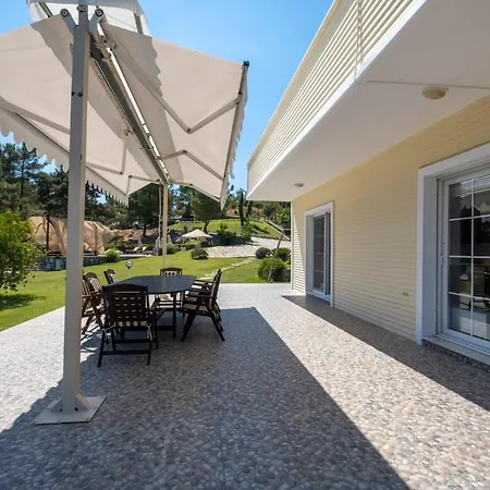 בית נופש Dazzling Home With Shared Pool Surrounded By Nature In Marmaris