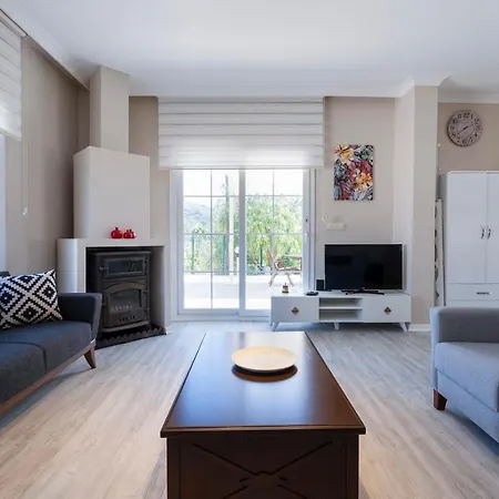 Dazzling Home With Shared Pool Surrounded By Nature In Marmaris בית נופש *