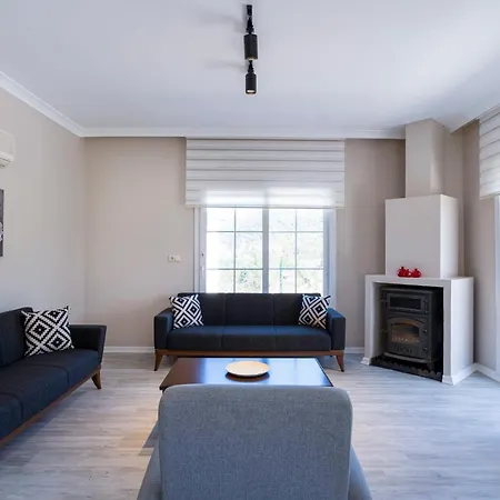 Dazzling Home With Shared Pool Surrounded By Nature In Marmaris בית נופש *