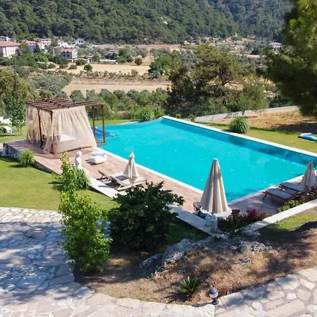 בית נופש Dazzling Home With Shared Pool Surrounded By Nature In Marmaris