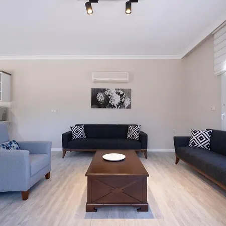 בית נופש Dazzling Home With Shared Pool Surrounded By Nature In Marmaris מוגלה